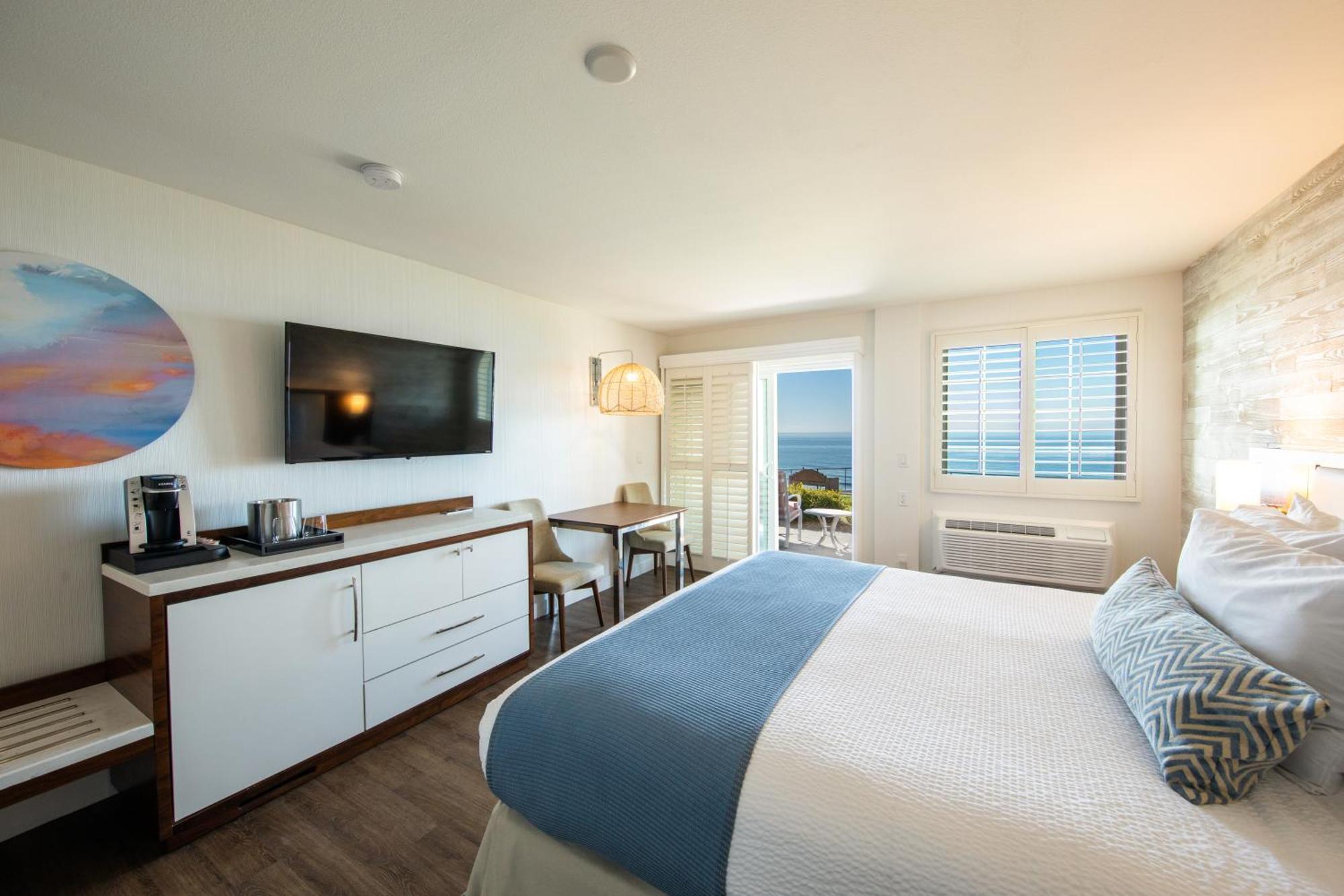 Deluxe King Room Ocean View