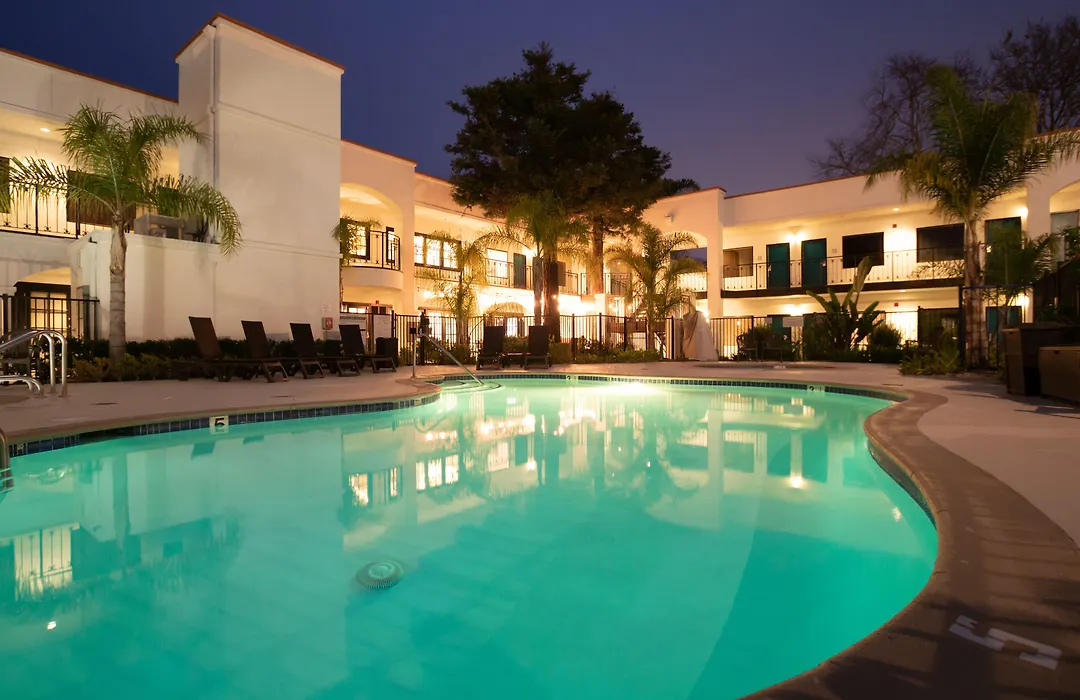 Oxford Suites Pismo Beach-1