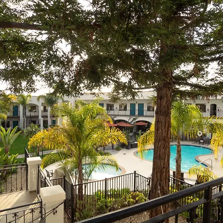 Oxford Suites Pismo Beach-3